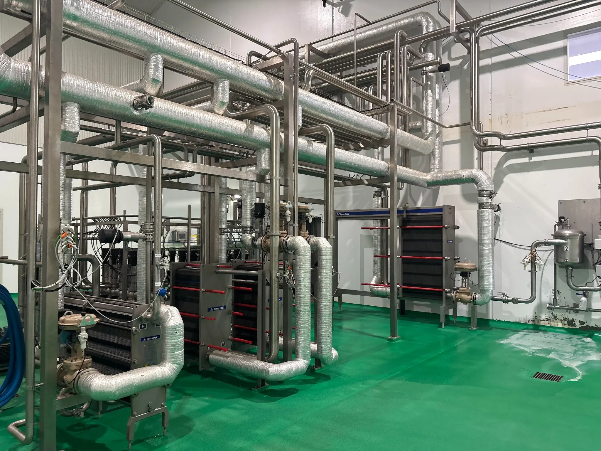 Dairy process cooling and stainless steel refrigeration plant
